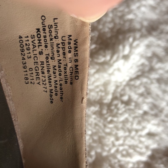 Vera Wang Simply Vera Heels - 6M - $11 - Picture 8 of 8